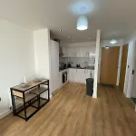 Deluxe 1 Bedroom Central Apartment - Fast Wifi- Utilitia Arena - Icc - Sea Life Centre
