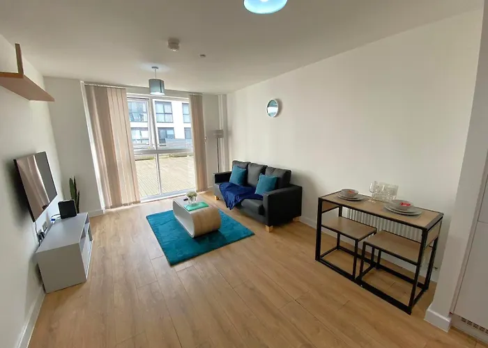 Deluxe 1 Bedroom Central Apartment - Fast Wifi- Utilitia Arena - Icc - Sea Life Centre