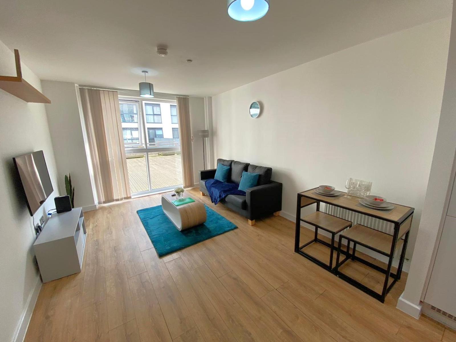Deluxe 1 Bedroom Central - Fast Wifi- Utilitia Arena - Icc - Sea Life Centre Apartment