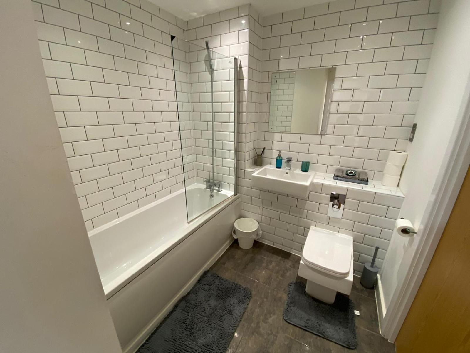 Apartment Deluxe 1 Bedroom Central - Fast Wifi- Utilitia Arena - Icc - Sea Life Centre