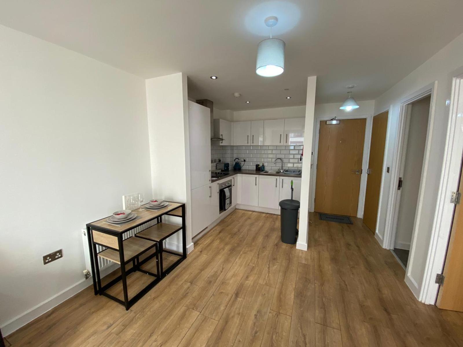 Deluxe 1 Bedroom Central - Fast Wifi- Utilitia Arena - Icc - Sea Life Centre